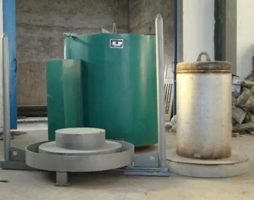 高(gāo)溫翻轉台車(chē)式淬火(huǒ)爐